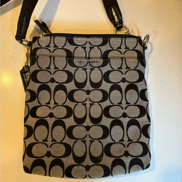 Coach black/grey crossbody - Picture 4 of 8